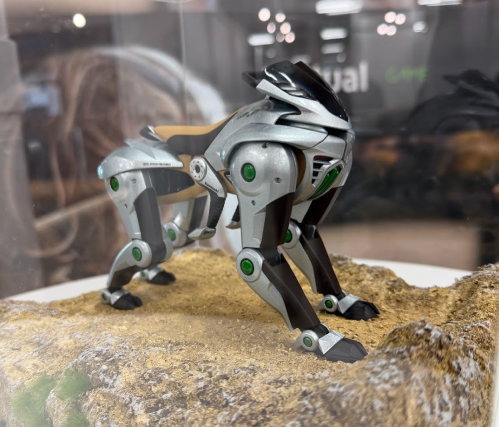 4足歩行ロボット BEX のスケールモデル — 不整地でも踏破できる脚式ロボティクスの可能性